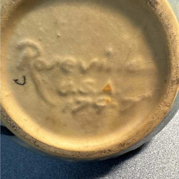 Roseville Pottery Magnolia Vase, Double Handle, Blue Version, 179-7, 1943 - Picture 6 of 7